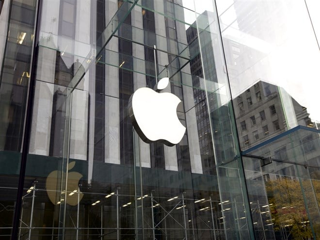 What is Causing Apple’s Stock to Fall Despite Strong Demand?