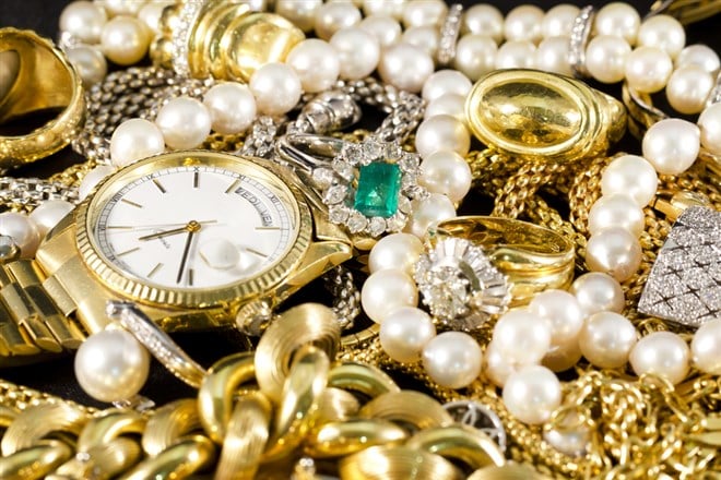 Is it Time to Cash Out of Signet Jewelers Stock?