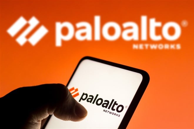 Insiders Are Selling Palo Alto Networks 