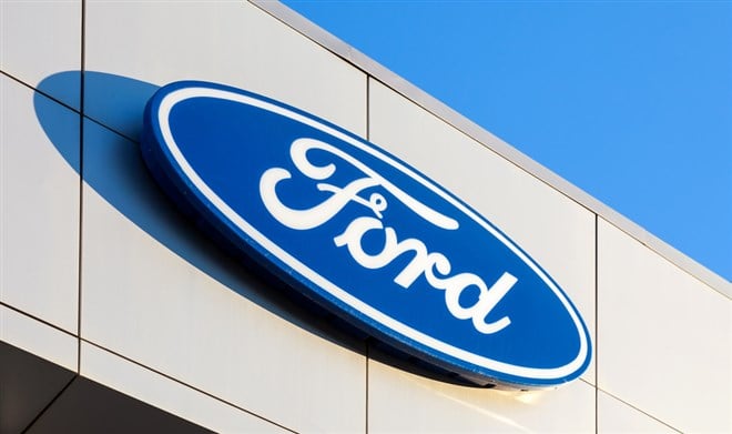 Despite Big Drop, Analyst Still Holding Onto Ford Shares