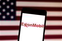 May 24, 2019, Brazil. In this photo illustration the Exxon Mobil Corporation logo is displayed on a smartphone — Stock Editorial Photography
