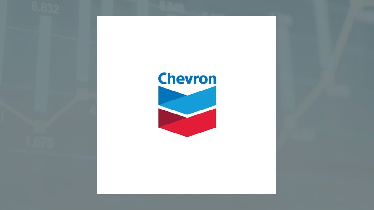 Chevron (NYSE:CVX) Stock Price Down 1% After Insider Selling