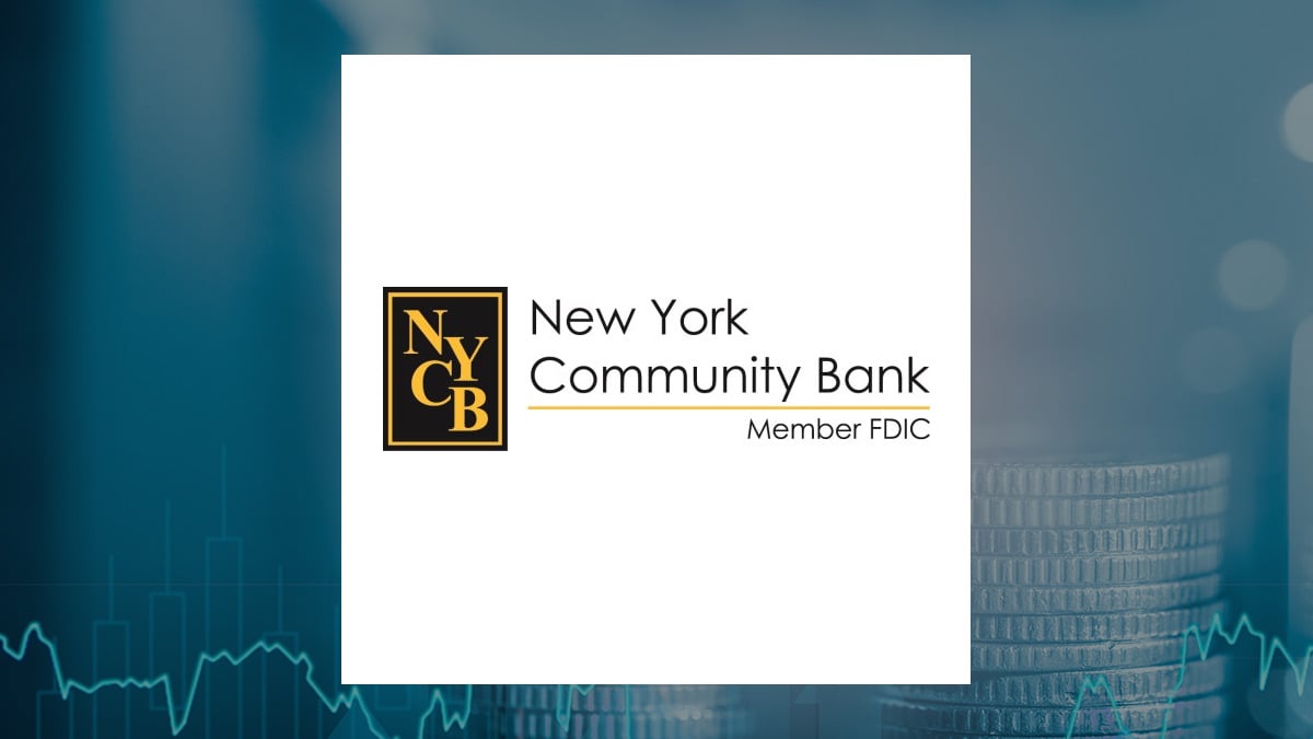 New York Community Bancorp (NYSE:NYCB) Shares Up 0.4%