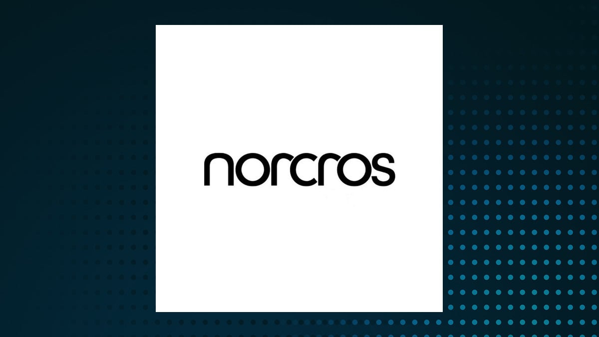 Norcros (LON:NXR) Share Price Crosses Above 200 Day Moving Average – What’s Next?