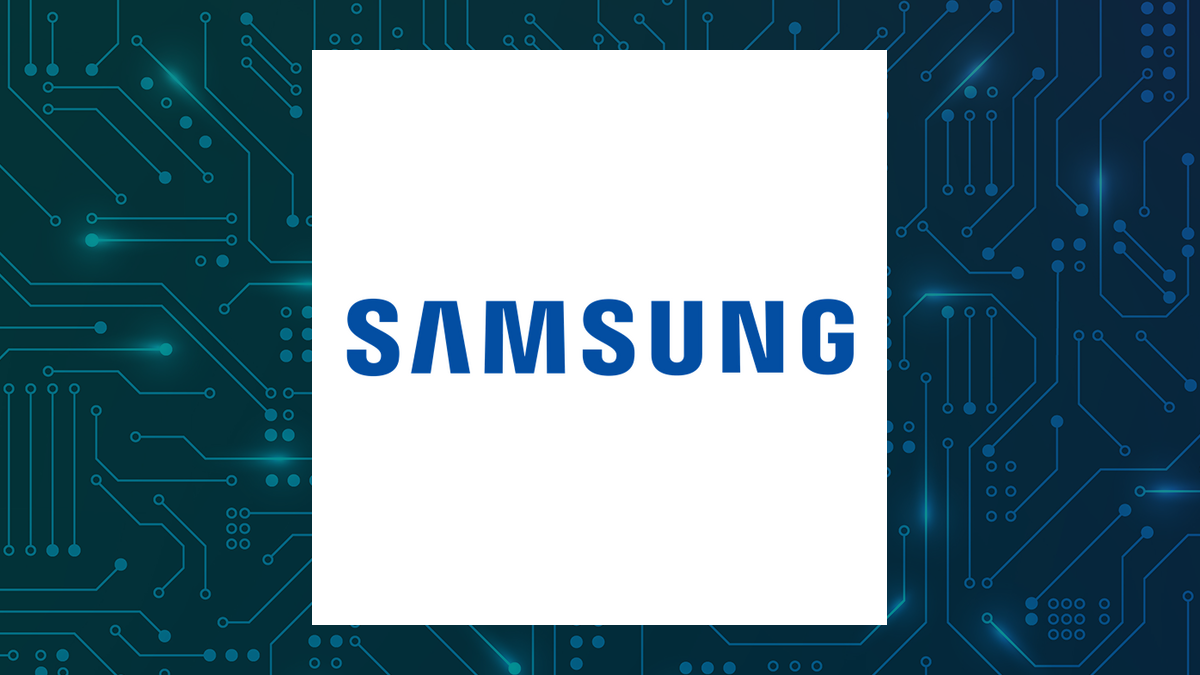 Analyzing Samsung Electronics (SSNLF) and Its Peers